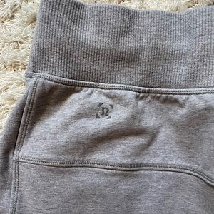 Men’s Lulu Sweatpants Size large